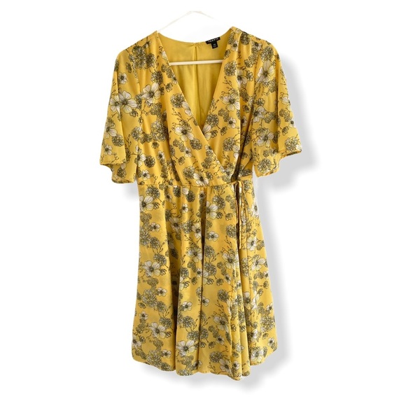 Torrid Yellow Floral Georgette Wrap Dress Size 10 - Picture 2 of 6